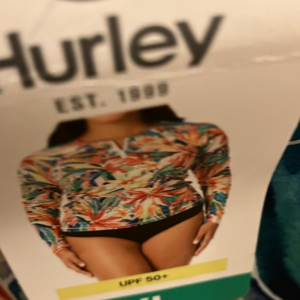 Hurley UPF 50t Ladies Sun Tee. Perfect Gorgeous Top for hot summer days. vibrant - Picture 2 of 8